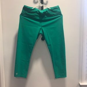 Athleta Kelly Green Lightweight Workout Capris